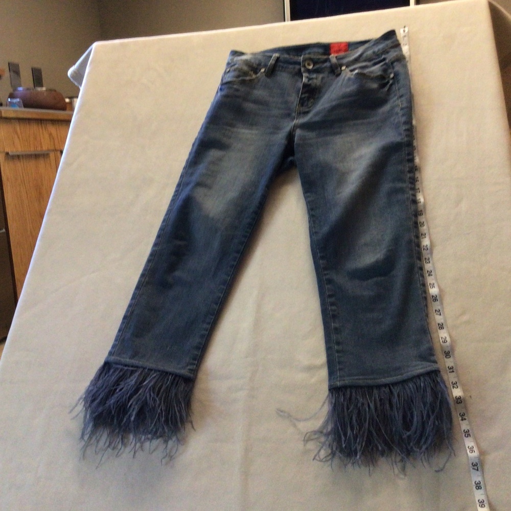 V Cristina ankle jeans with feathery frills at the bottom